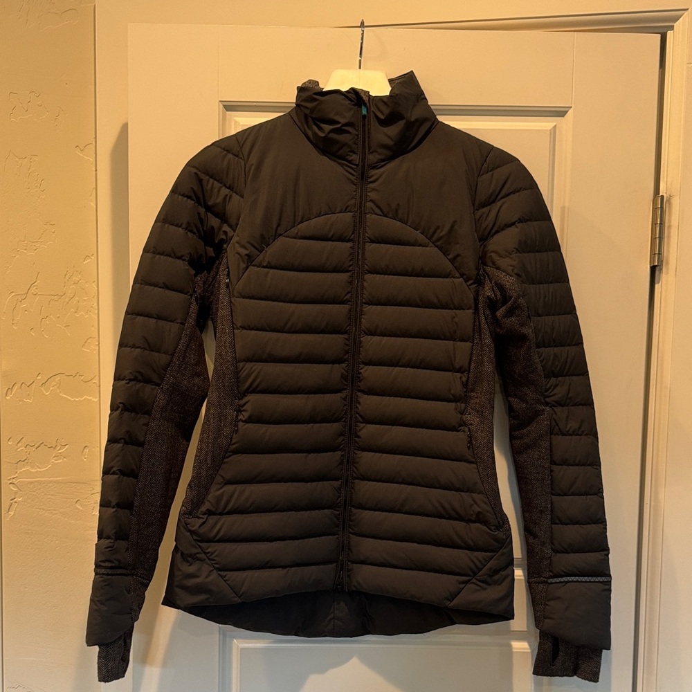 LULULEMON Jacket. Semi-puffy. Dark Gray. Size 6/8
